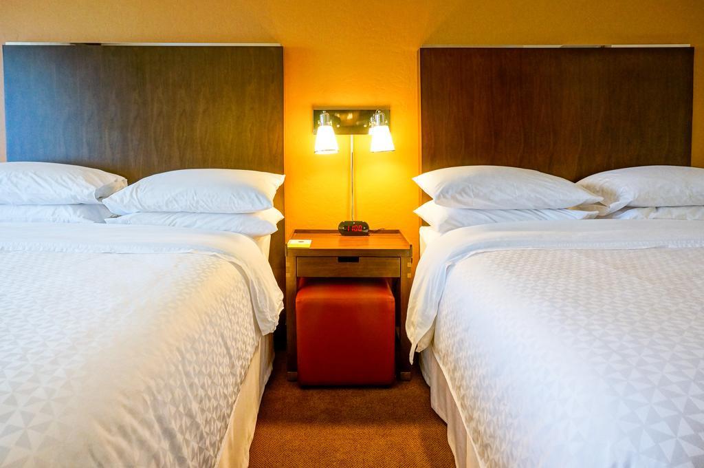 Four Points By Sheraton Phoenix South Mountain Extérieur photo