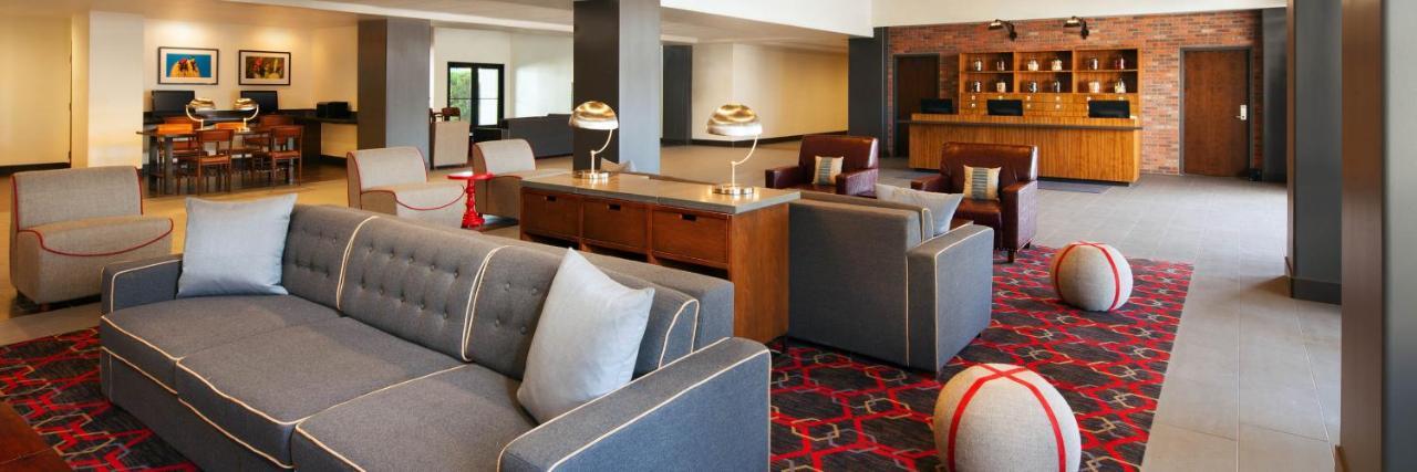 Four Points By Sheraton Phoenix South Mountain Extérieur photo